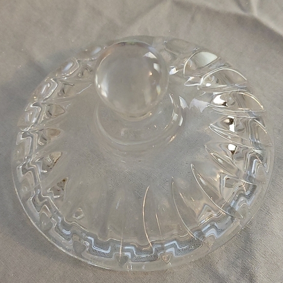 VINTAGE Faceted Clear Glass Candy or Trinket Dish with Lid - Picture 3 of 8
